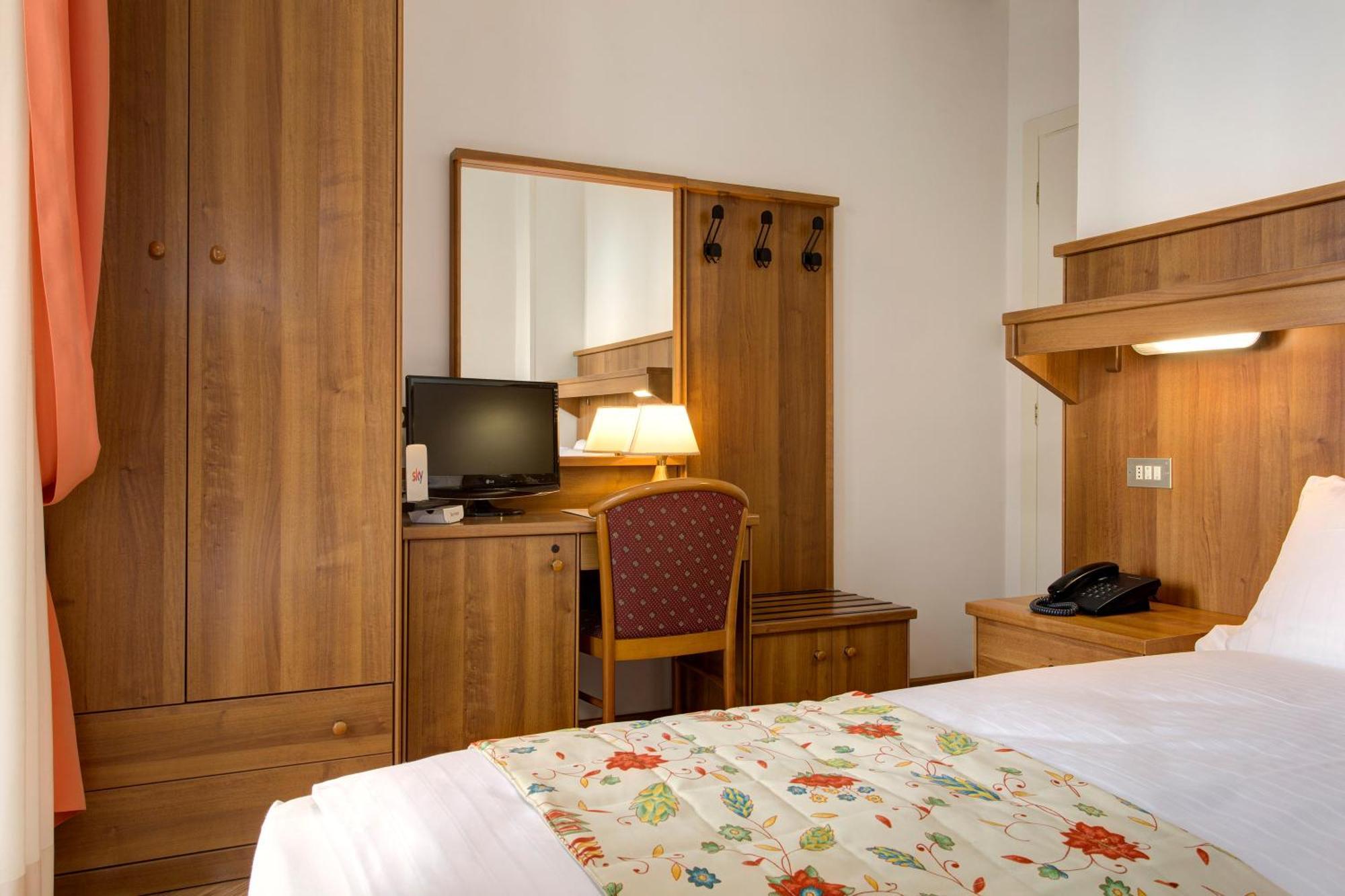 Single Room with Partial Sea View,682085841:JPEG